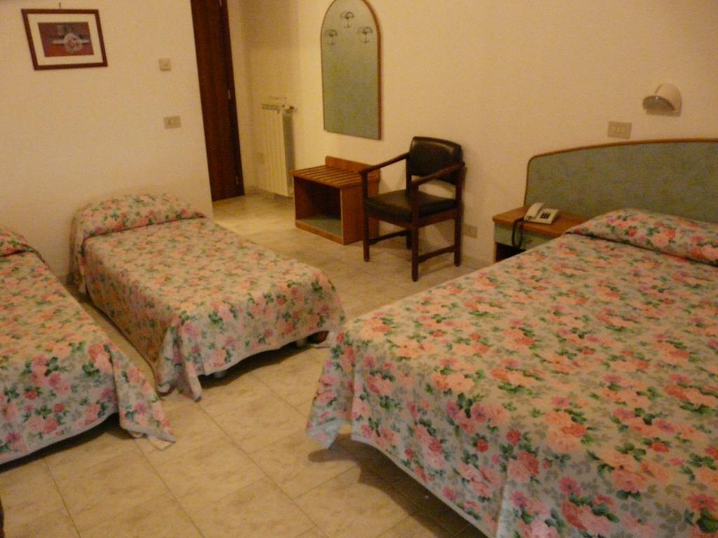 Hotel Vecchia Rimini Llido Degli Estensi Bilik gambar